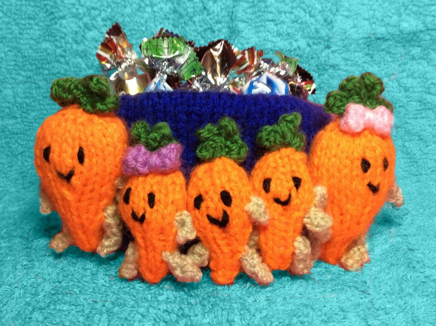 KNITTING PATTERN - Christmas Carrot Sweet Pot -holds choc