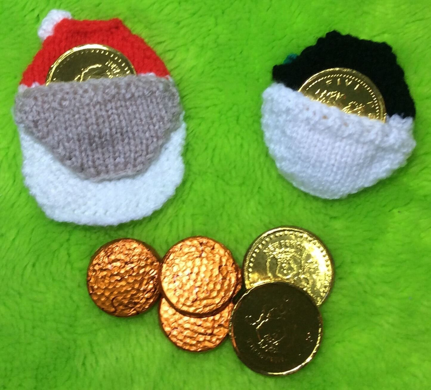 KNITTING PATTERN - Christmas Santa and Snowman Coin / Chocolate gift bags 8x8cm
