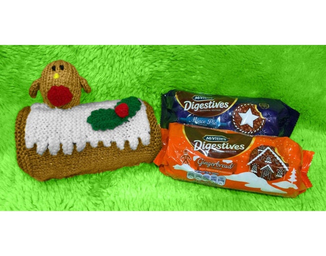 KNITTING PATTERN - Christmas Yule Log with Robin Digestives Buscuit Holder 16cms