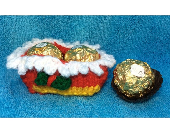 KNITTING PATTERN - Christmas Santa Sleigh chocolate cover Ferrero Rocher