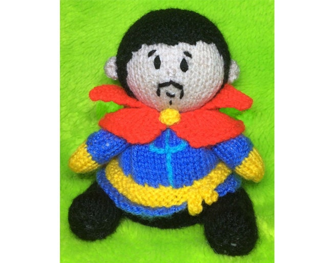 KNITTING PATTERN - Doctor Strange choc orange cover / 14 cms toy
