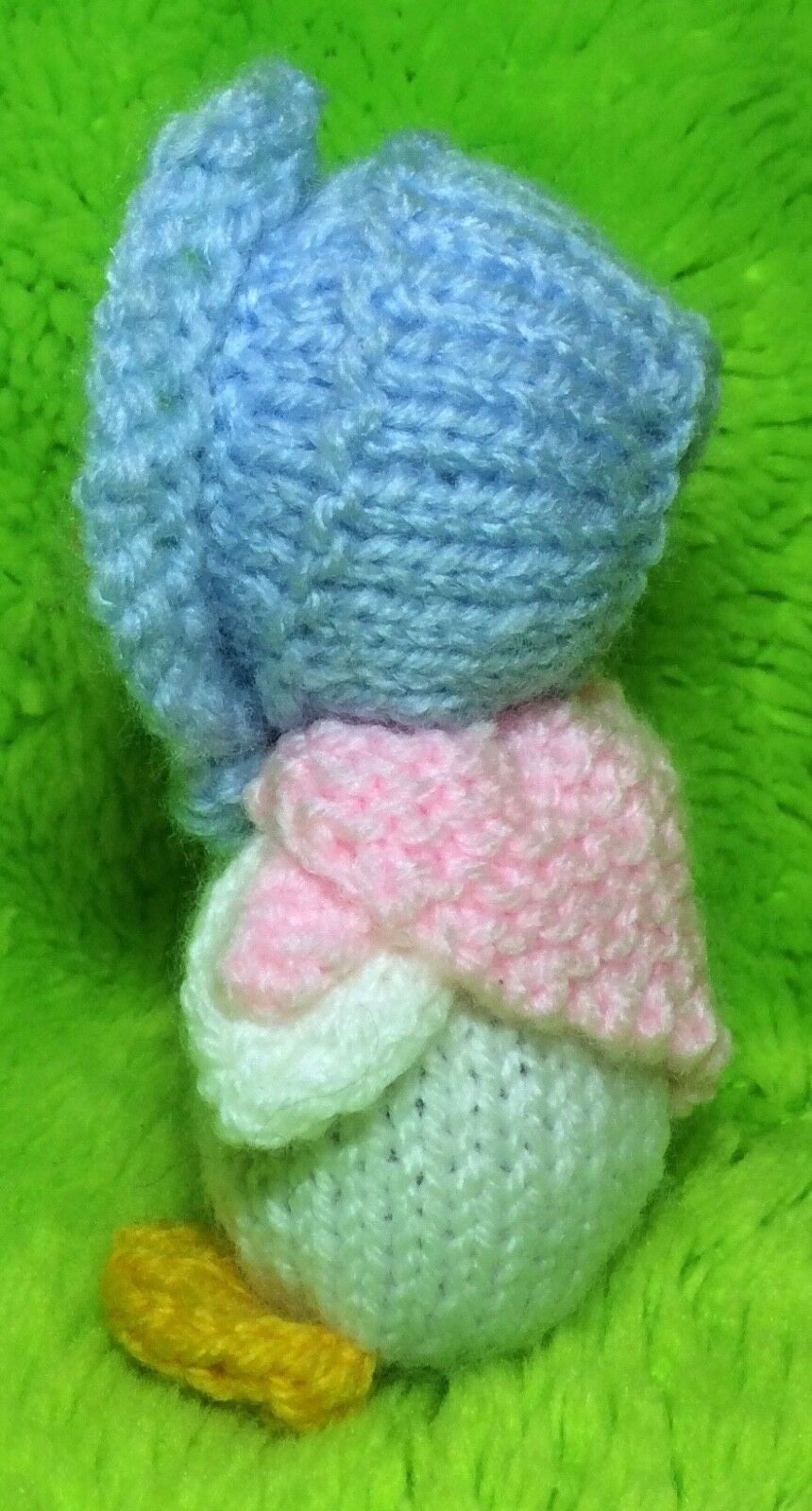 KNITTING PATTERN - Jemima Puddleduck inspired choc cover fits Easter Creme Egg