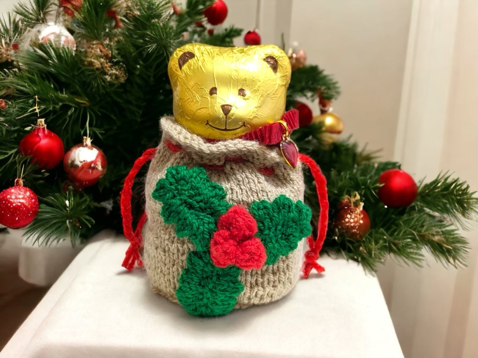 KNITTING PATTERN - Christmas Sack Holder Table Decoration 13 cms Teddy Lindt