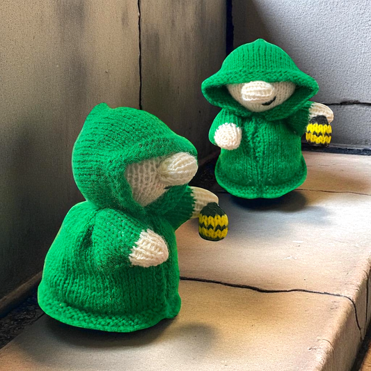 KNITTING PATTERN - Traitors chocolate orange cover / 15 cms toy