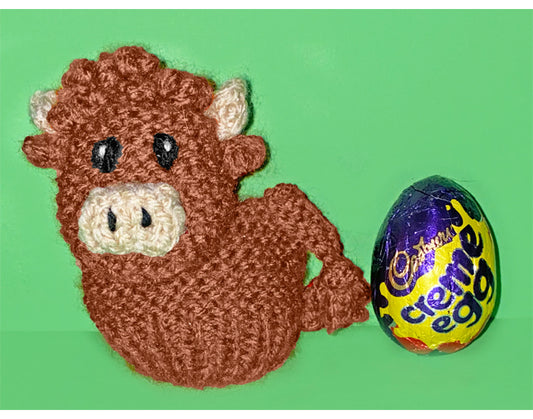 KNITTING PATTERN - Easter Highland Cow Basket chocolate cover fits Creme Egg