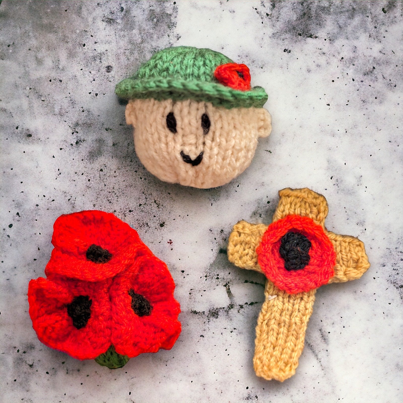 KNITTING PATTERN - Memorial Remembrance Day Badges / Brooches - Soldie ...