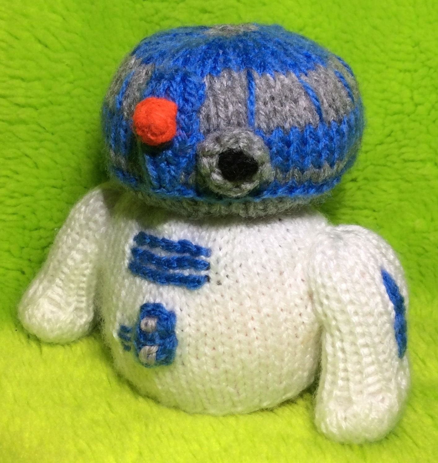 KNITTING PATTERN - R2D2 inspired Choc cover or 13 cms toy