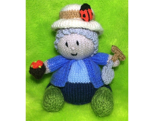 KNITTING PATTERN - Gardener chocolate orange cover / 15 cms soft Toy