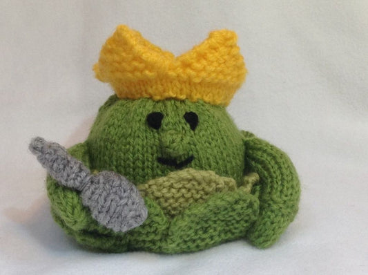 KNITTING PATTERN - King Sprout the Christmas Party friend orange cover / toy