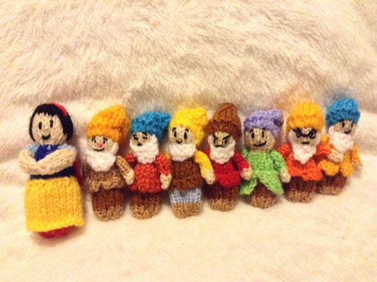 KNITTING PATTERN - Christmas tree decorations - Snow White and seven dwarfs