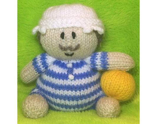 KNITTING PATTERN - Tom at the Beach chocolate orange cover / 14 cms toy