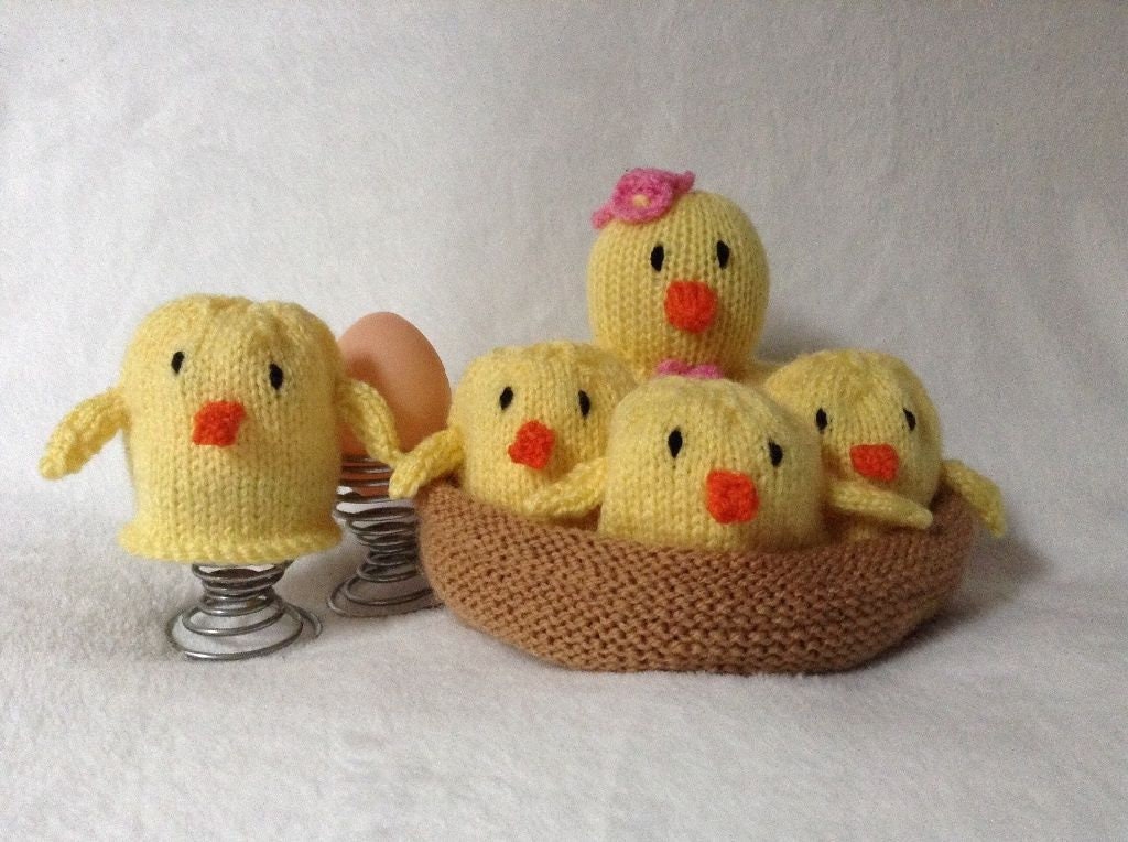 KNITTING PATTERN - Mother Chicken and Easter chicks in nest egg cozy / cozies