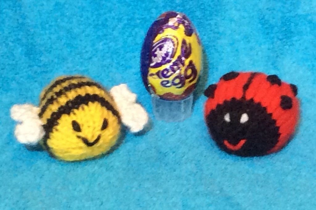 KNITTING PATTERN - Bee and Ladybird chocolate cover fits Creme Egg