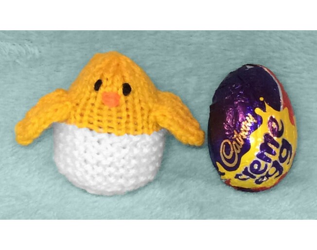 KNITTING PATTERN - Hatching Baby Easter Chick chocolate cover fits Creme Egg