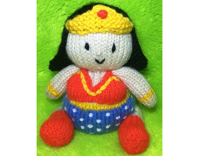 KNITTING PATTERN - Wonder Woman choc orange cover / 14 cms toy