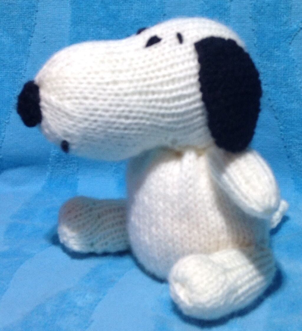 KNITTING PATTERN - Snoopy orange cover or 14 cms toy