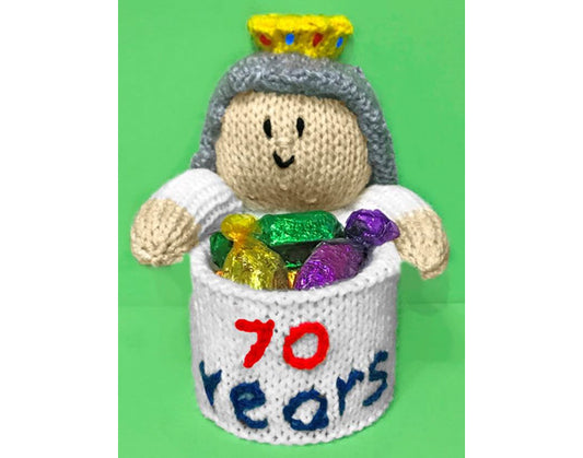KNITTING PATTERN - Royal Platinum Jubilee Queen Holder 13 cms tall - fit tin can